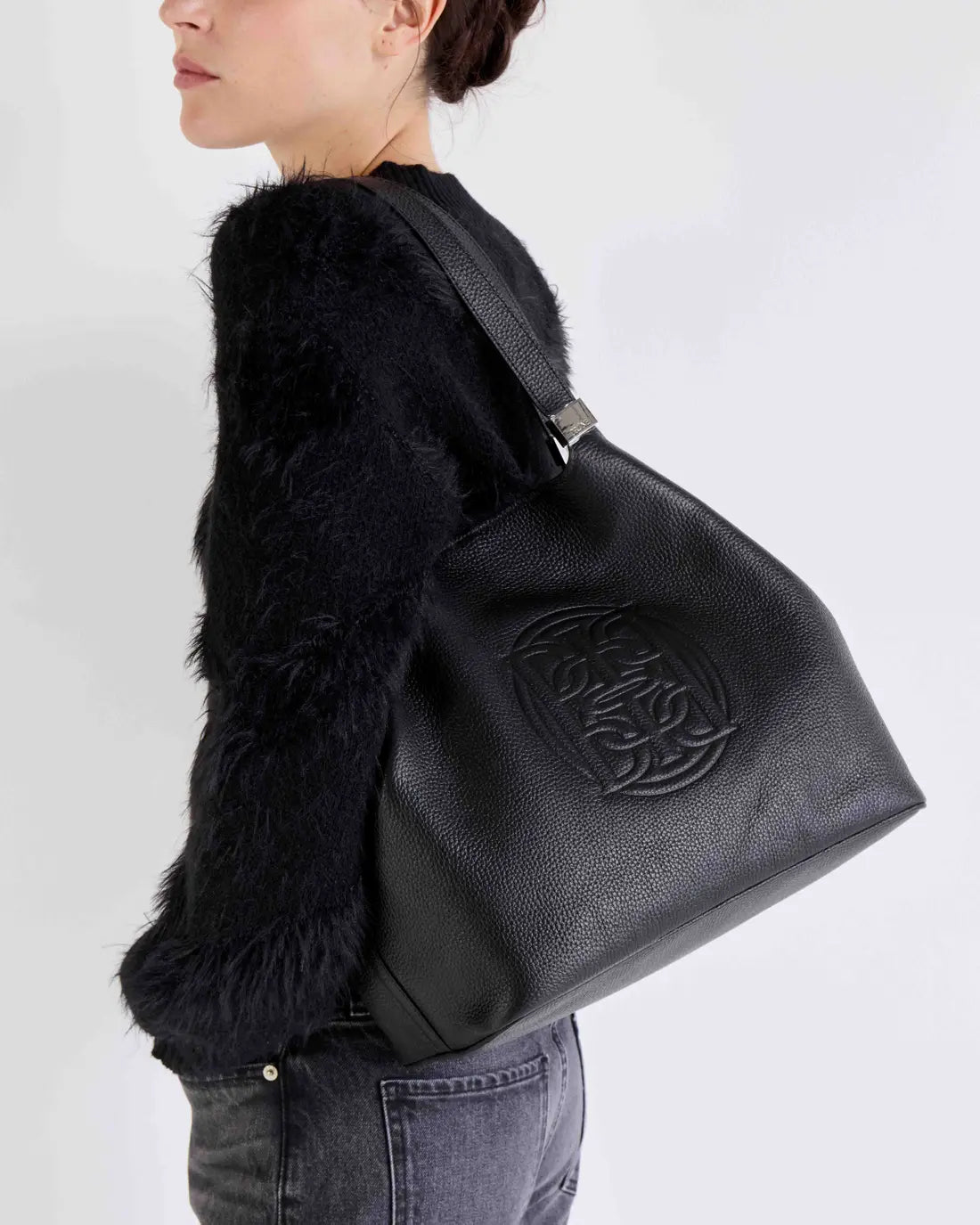 Bolso Eterial en cuero graneado negro níquel